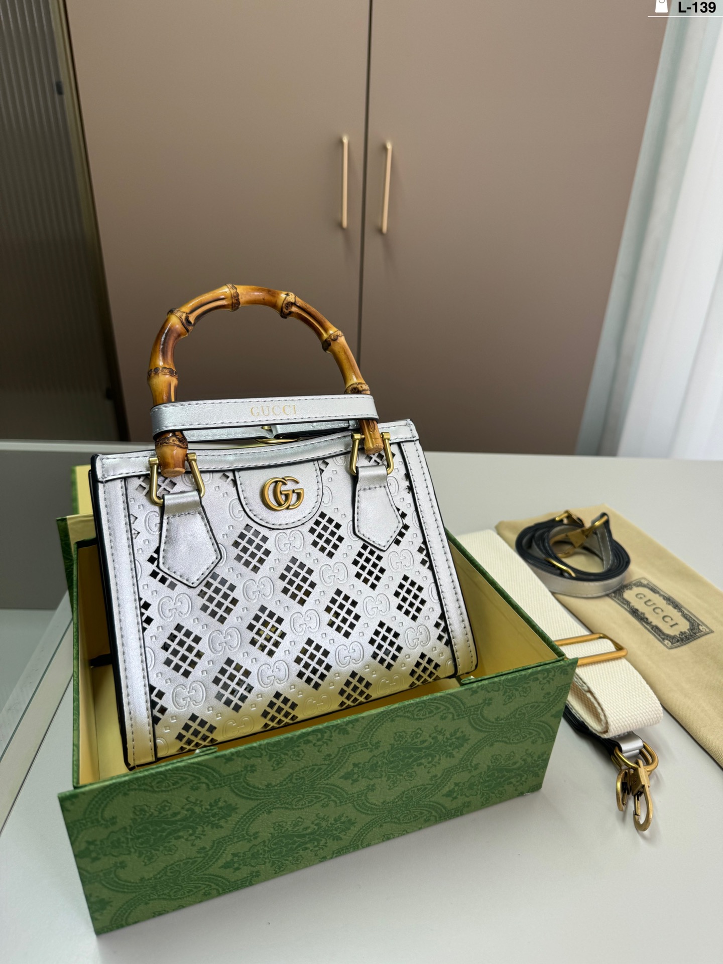 G-G Hollow series bamboo portable Diana shopping bag latest series