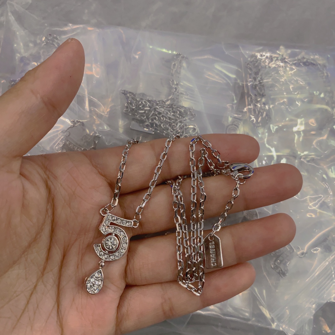 C-L New necklace