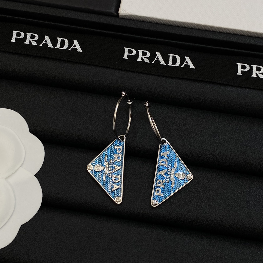 P-A stud earrings