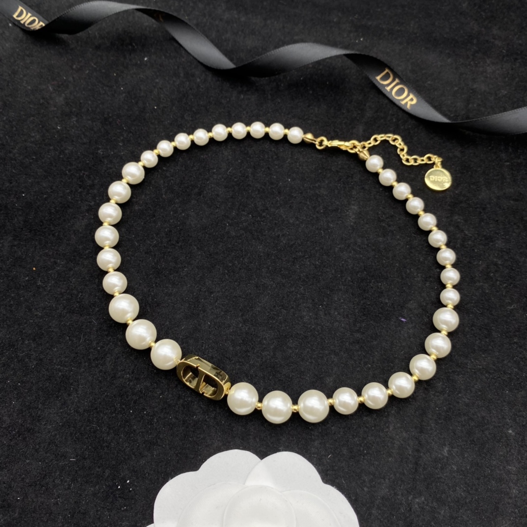 D-R Letter Pearl temperament retro necklace