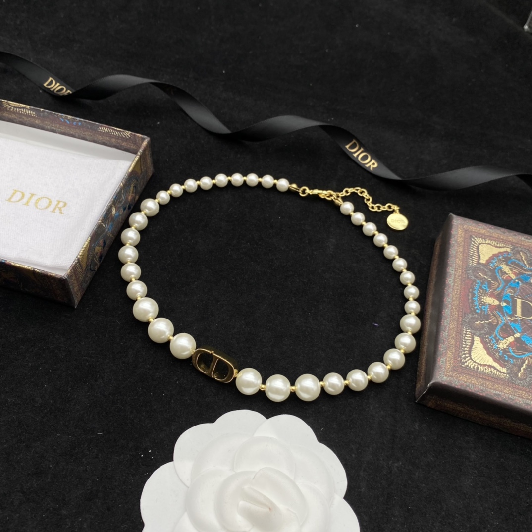 D-R Letter Pearl temperament retro necklace