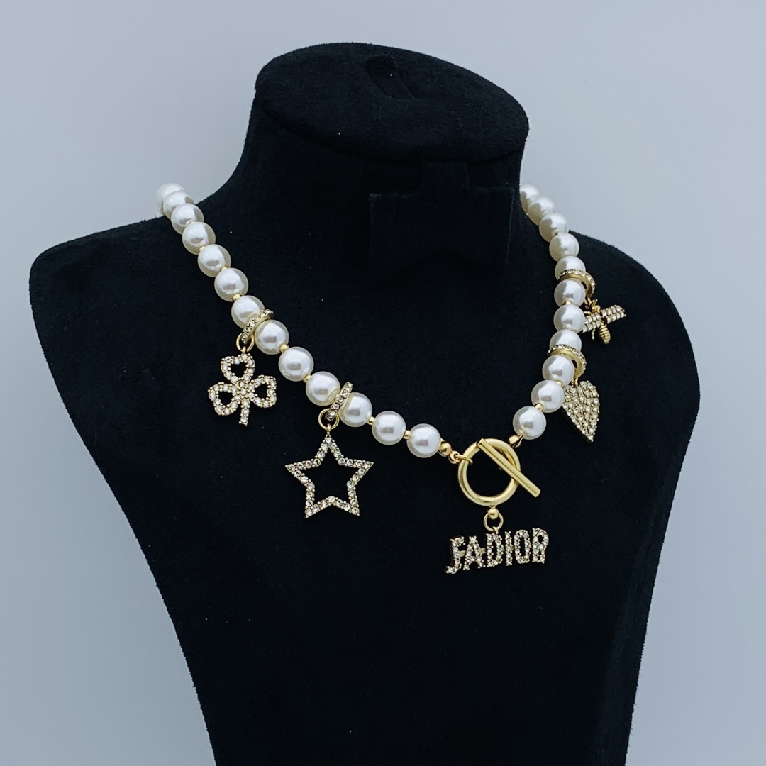 D-R Letter Pearl temperament retro necklace