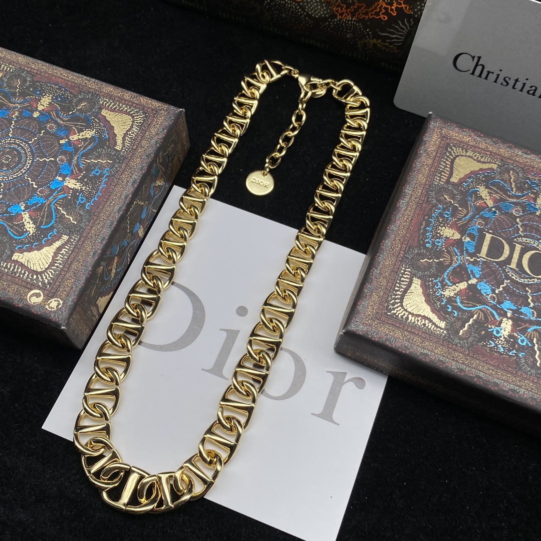 D-R New suit necklace bracelet