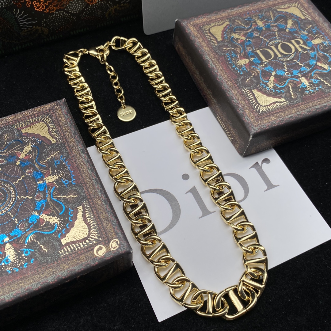 D-R New suit necklace bracelet