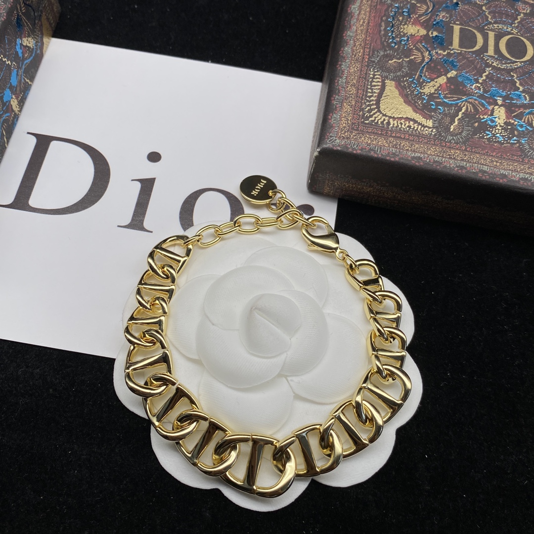 D-R New suit necklace bracelet