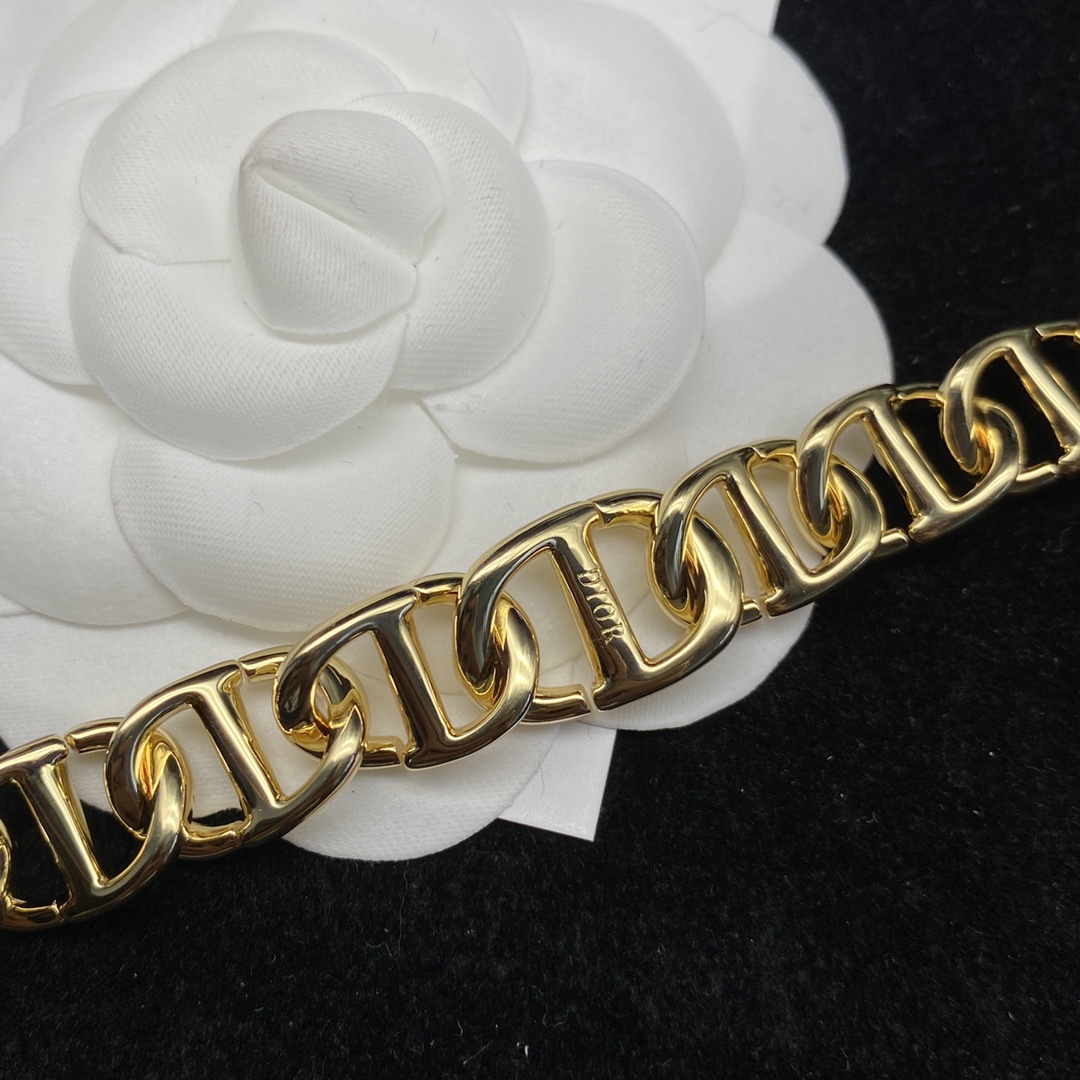 D-R New suit necklace bracelet