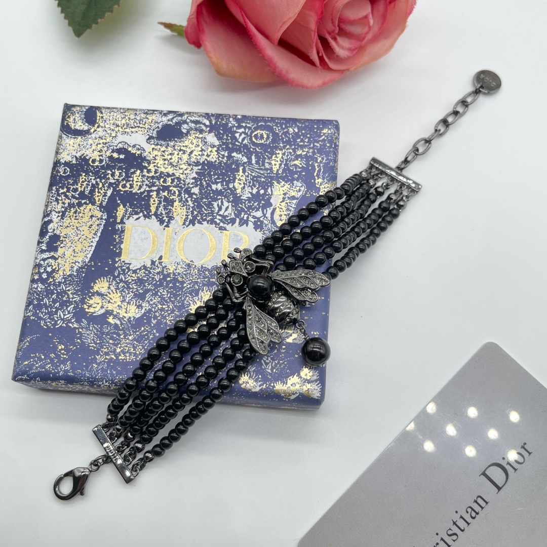 D-R New necklace bracelet