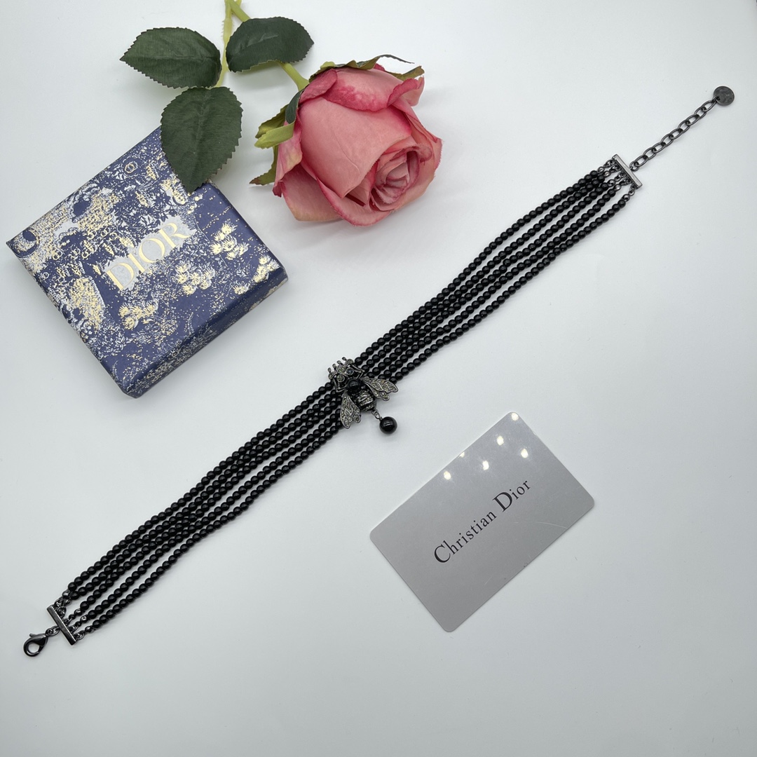 D-R New necklace bracelet