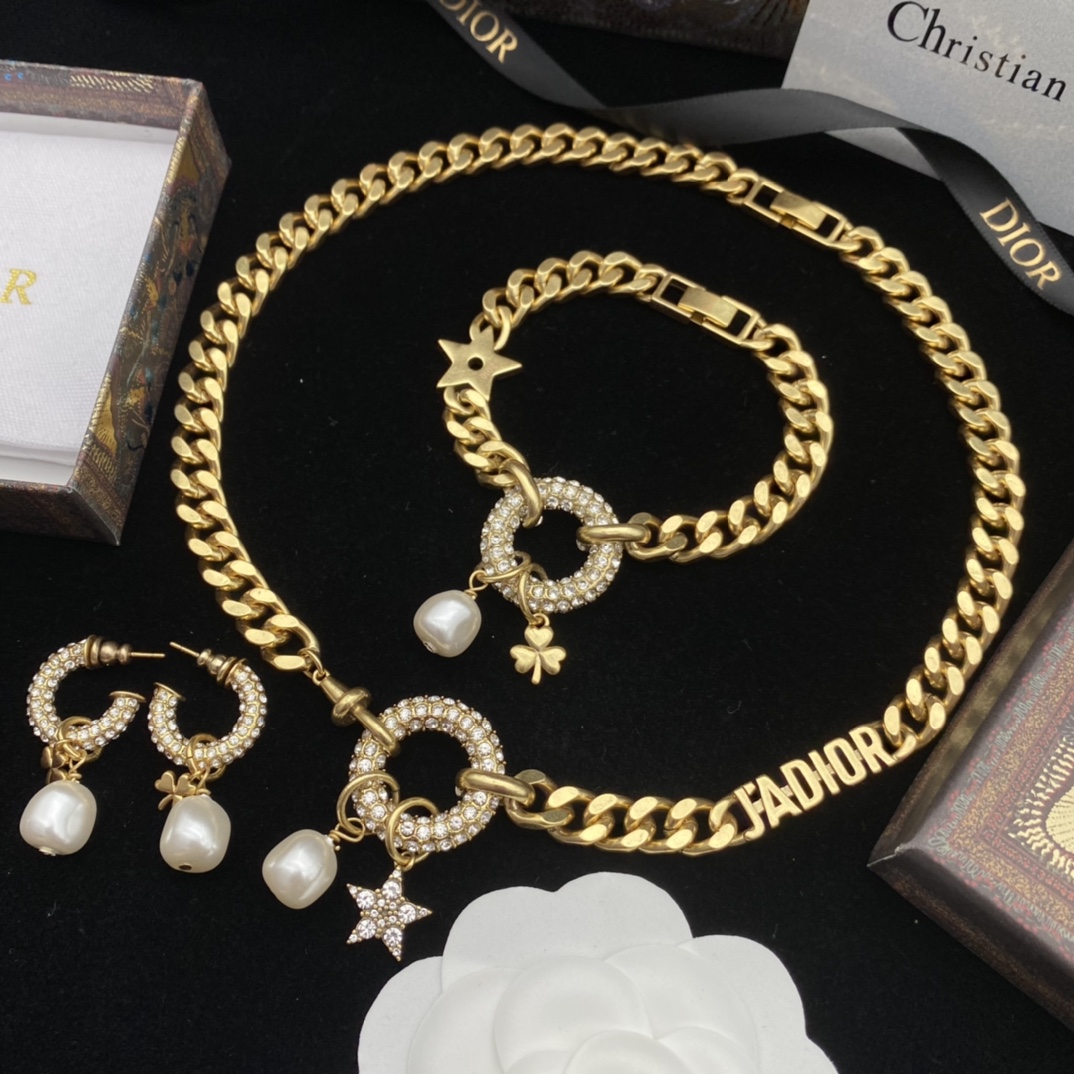 D-R set necklace  bracelet  earrings 