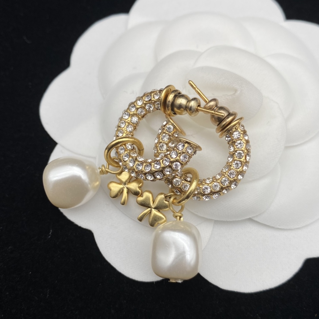 D-R set necklace  bracelet  earrings 