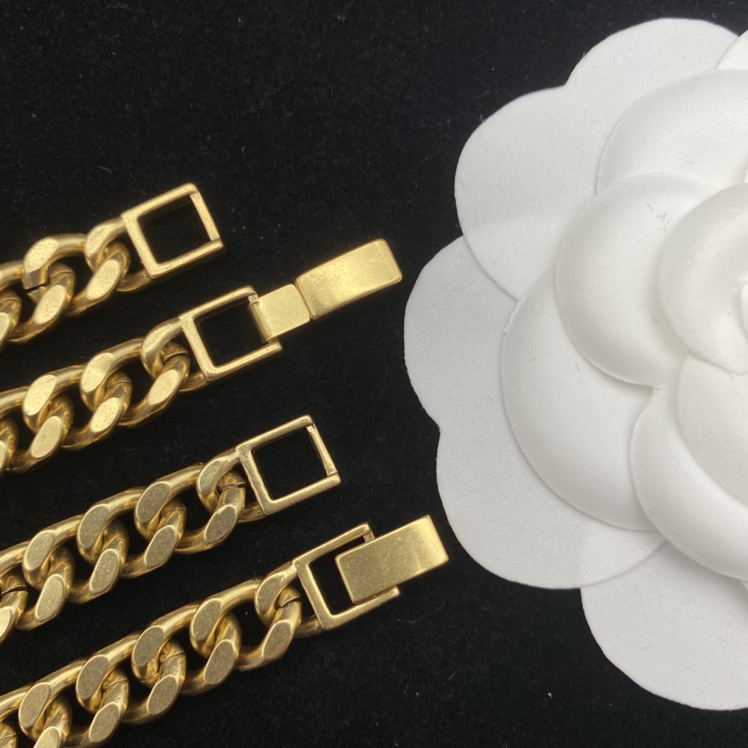 D-R set necklace  bracelet  earrings 