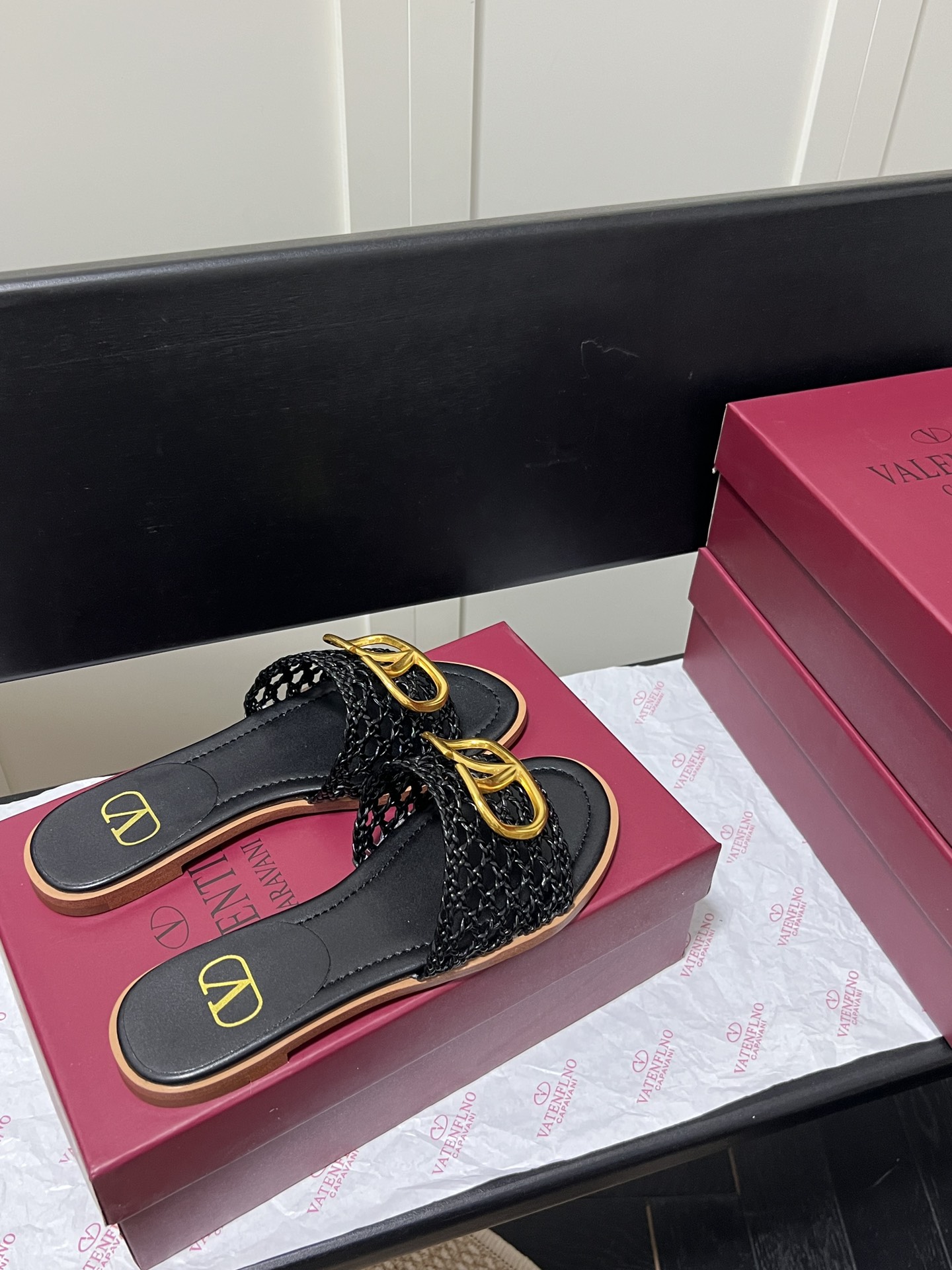 V-NO buckle hollow square-headed thick-heeled slippers