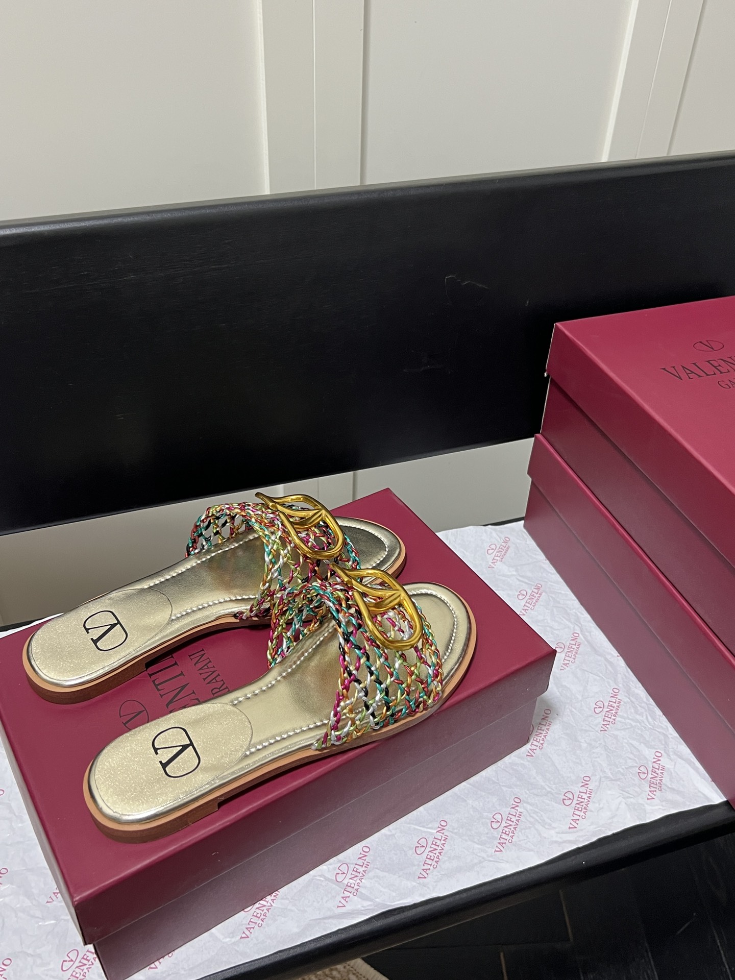 V-NO buckle hollow square-headed thick-heeled slippers