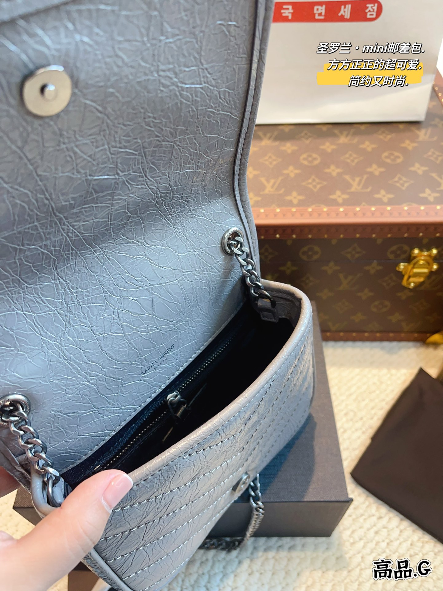 YS-L Woc chain envelope bag.