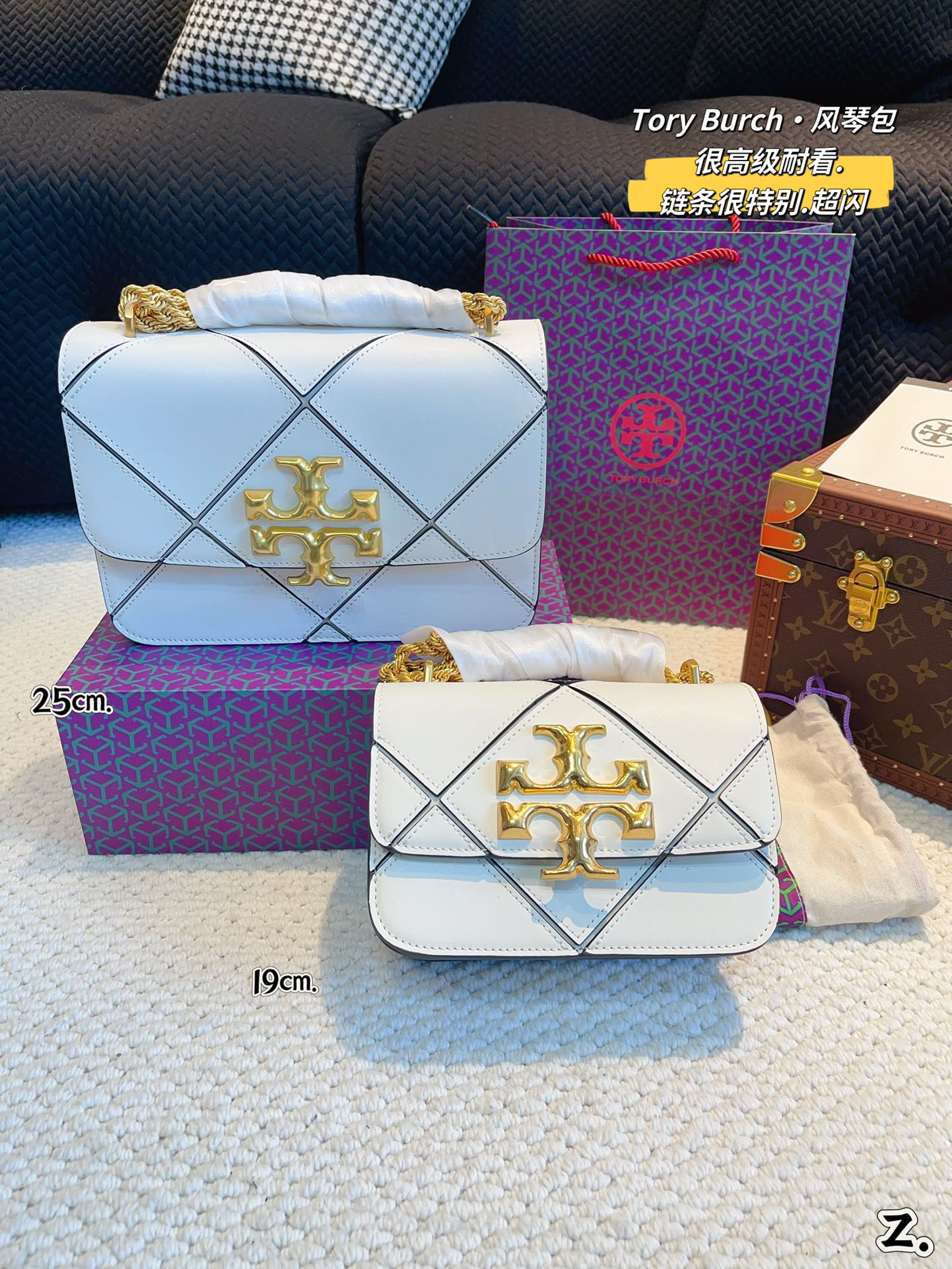 Y-B One-shoulder messenger bag is fashionable and versatile.