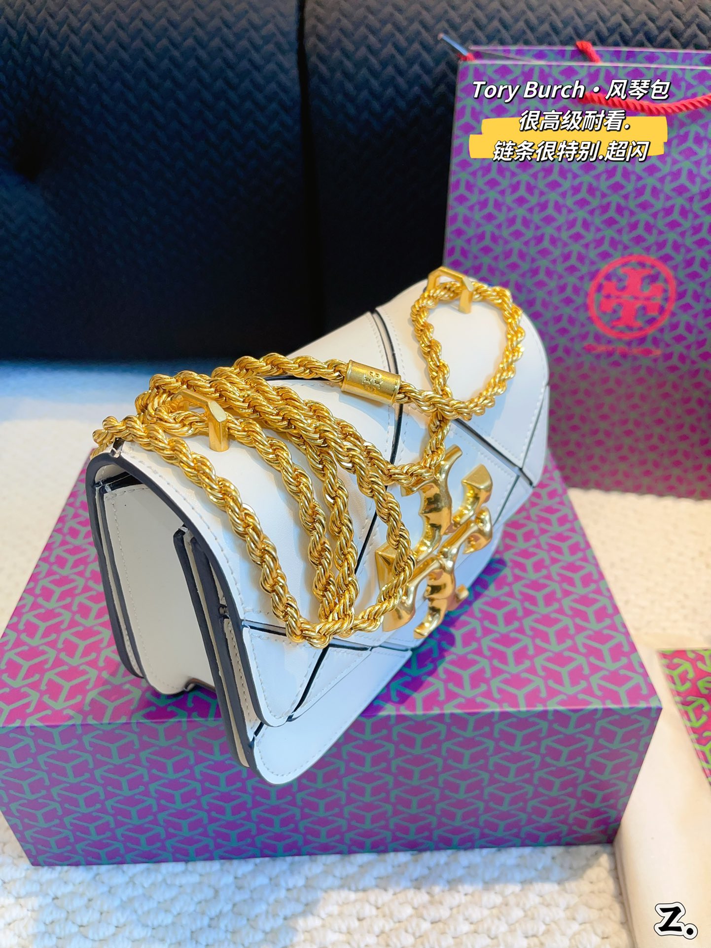 Y-B One-shoulder messenger bag is fashionable and versatile.