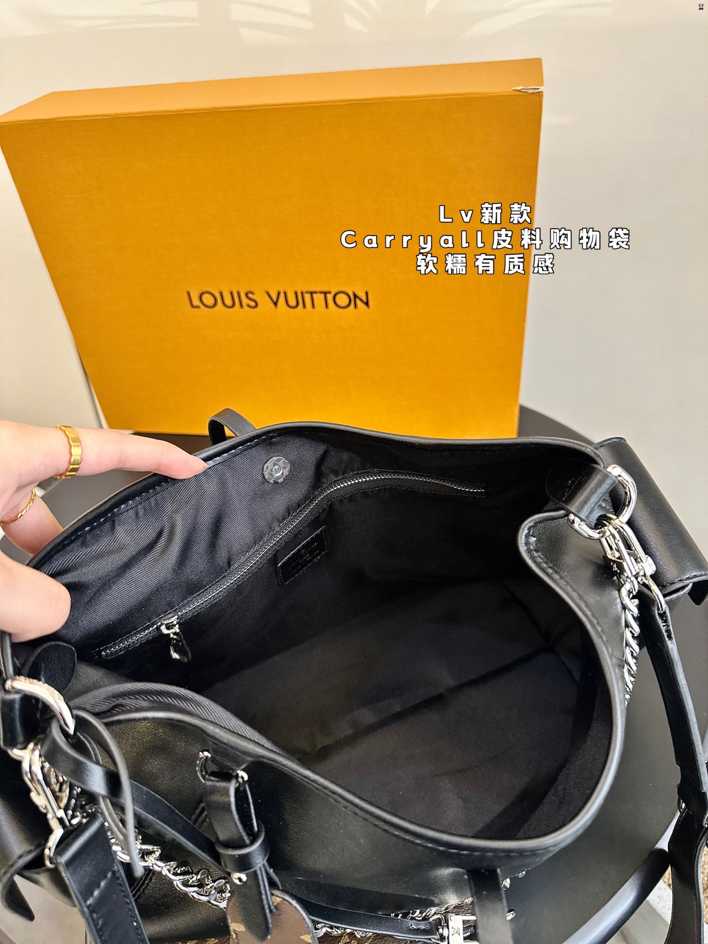 L-V New carryall chain shopping bag