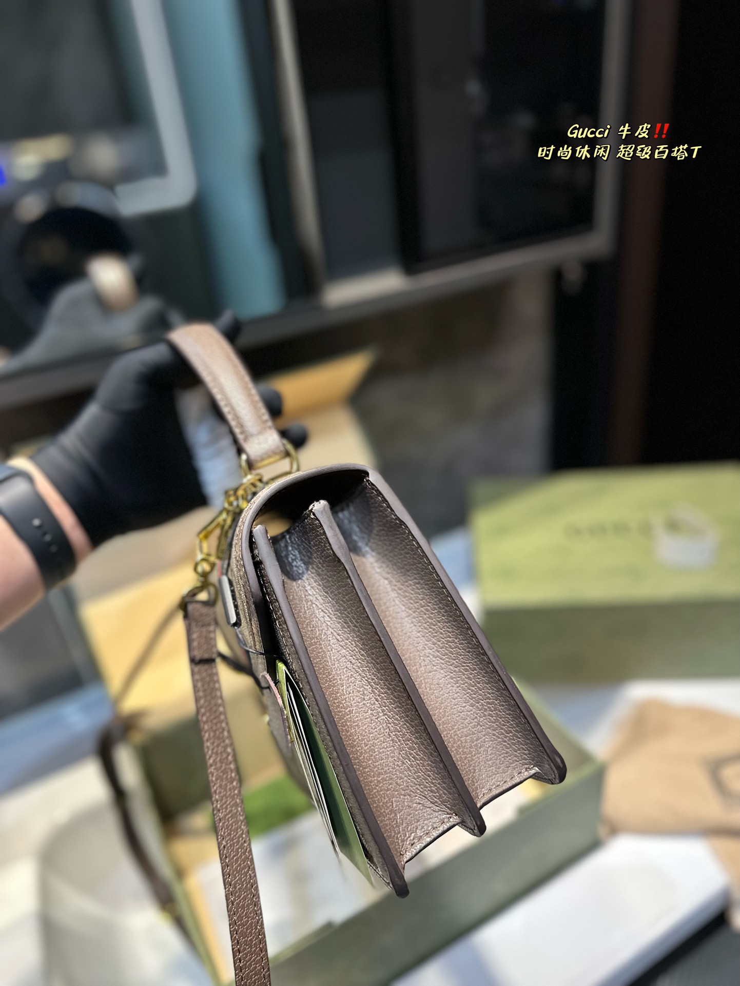 G-G Ophidia series new presbyopic portable postman is durable and retro.