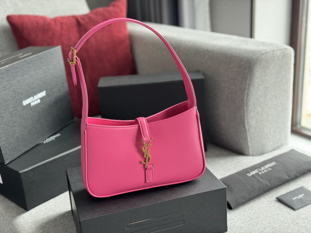 YS-L This is definitely the originator of underarm bag.