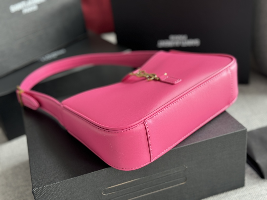 YS-L This is definitely the originator of underarm bag.