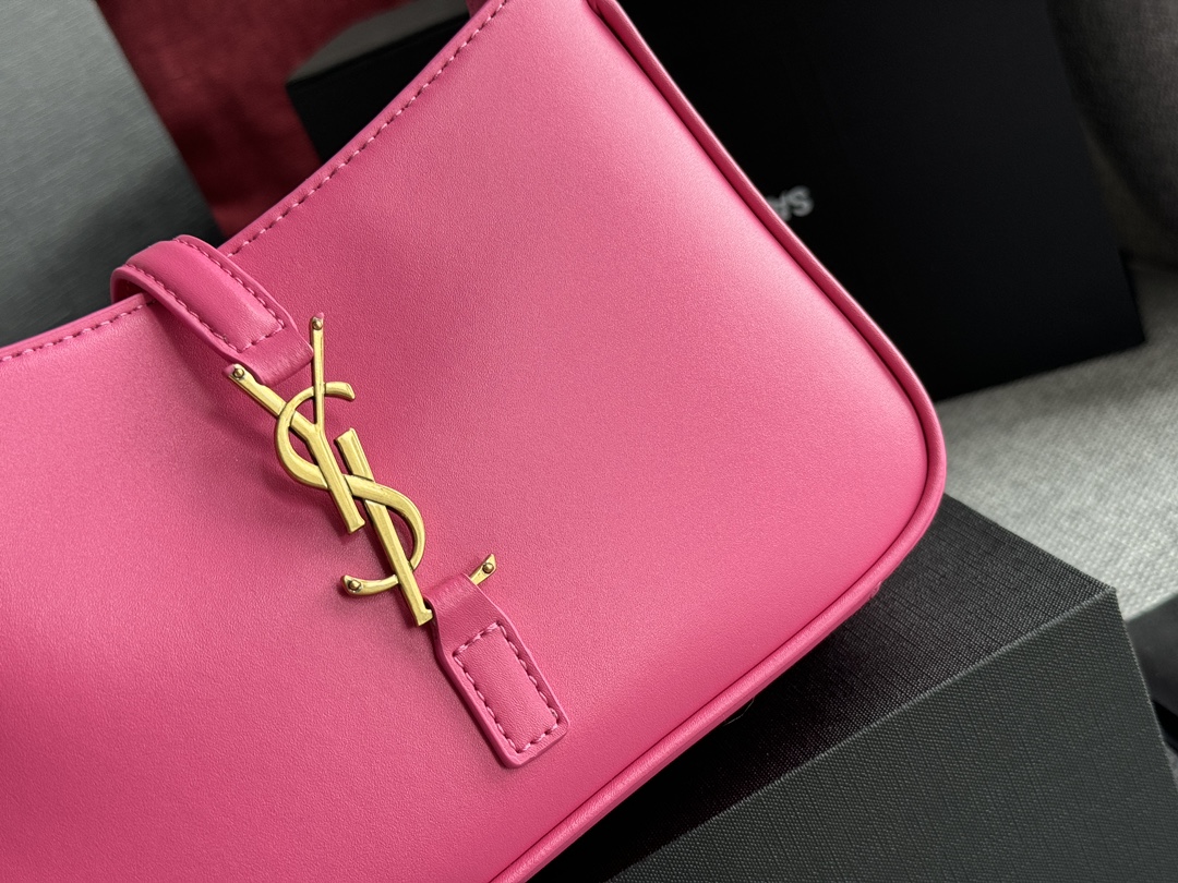 YS-L This is definitely the originator of underarm bag.