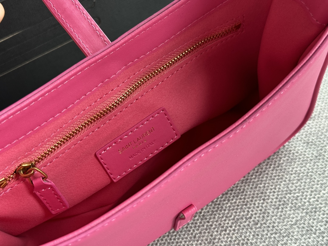 YS-L This is definitely the originator of underarm bag.