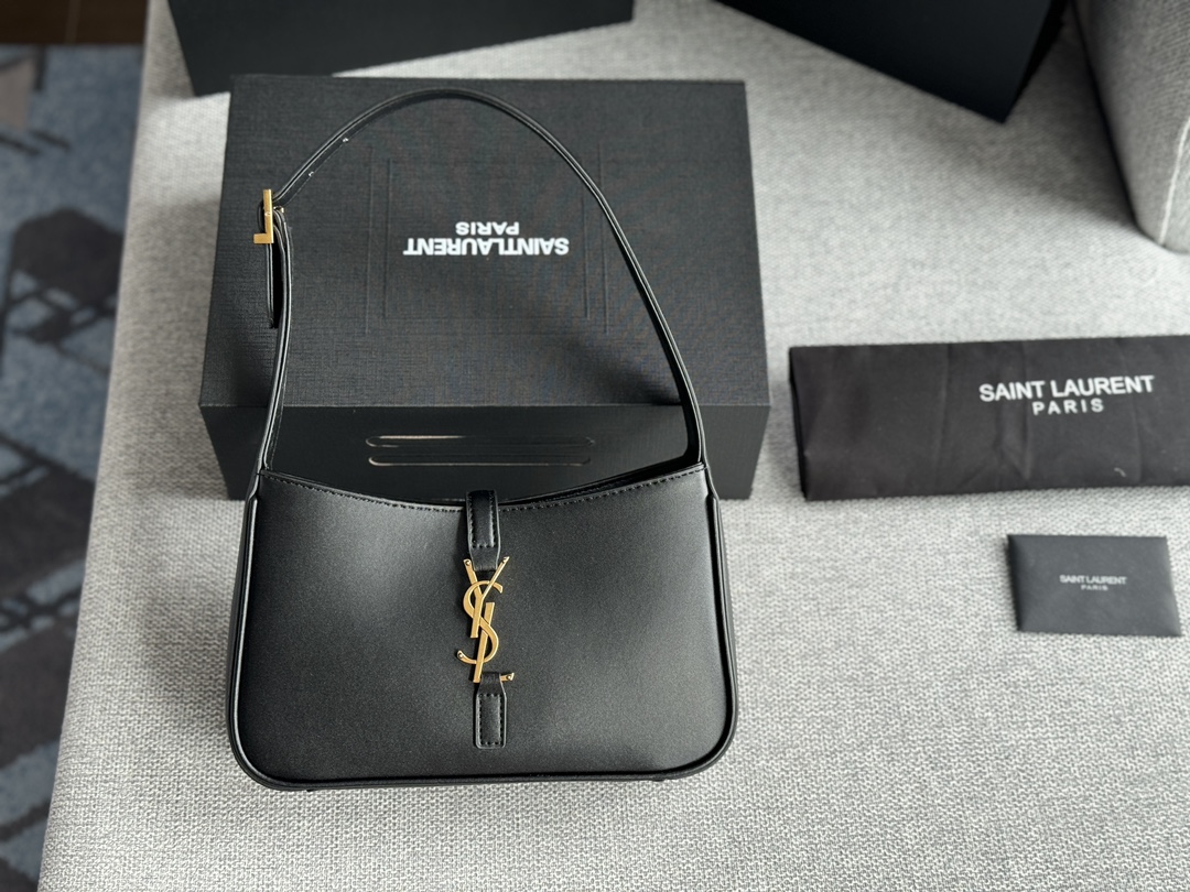 YS-L This is definitely the originator of underarm bag.