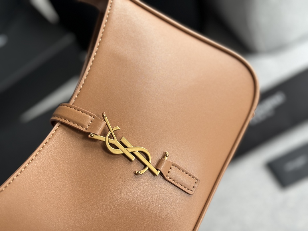 YS-L This is definitely the originator of underarm bag.