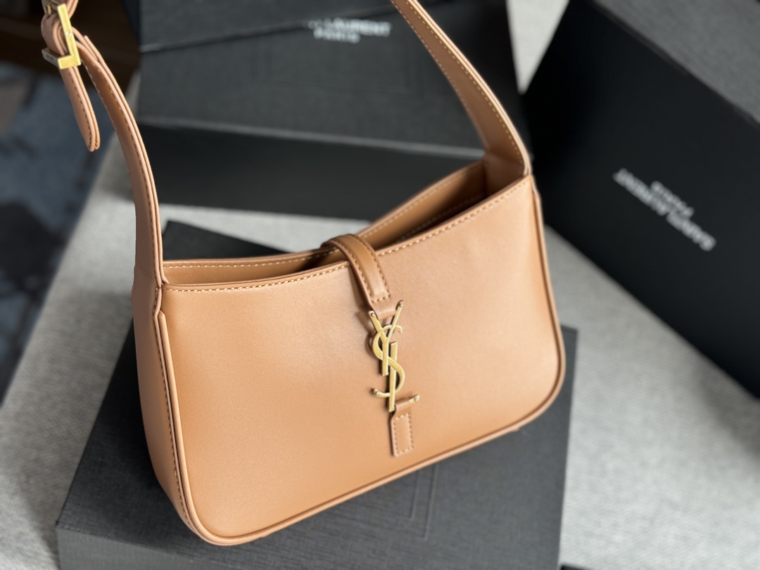 YS-L This is definitely the originator of underarm bag.