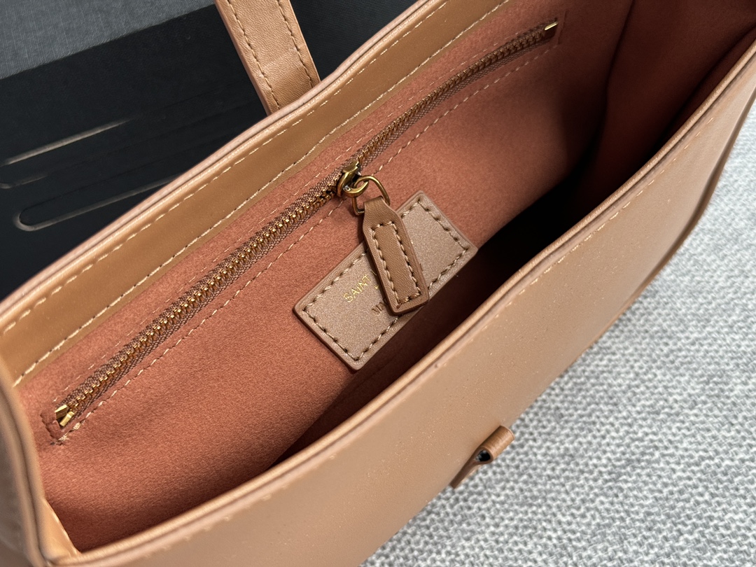 YS-L This is definitely the originator of underarm bag.