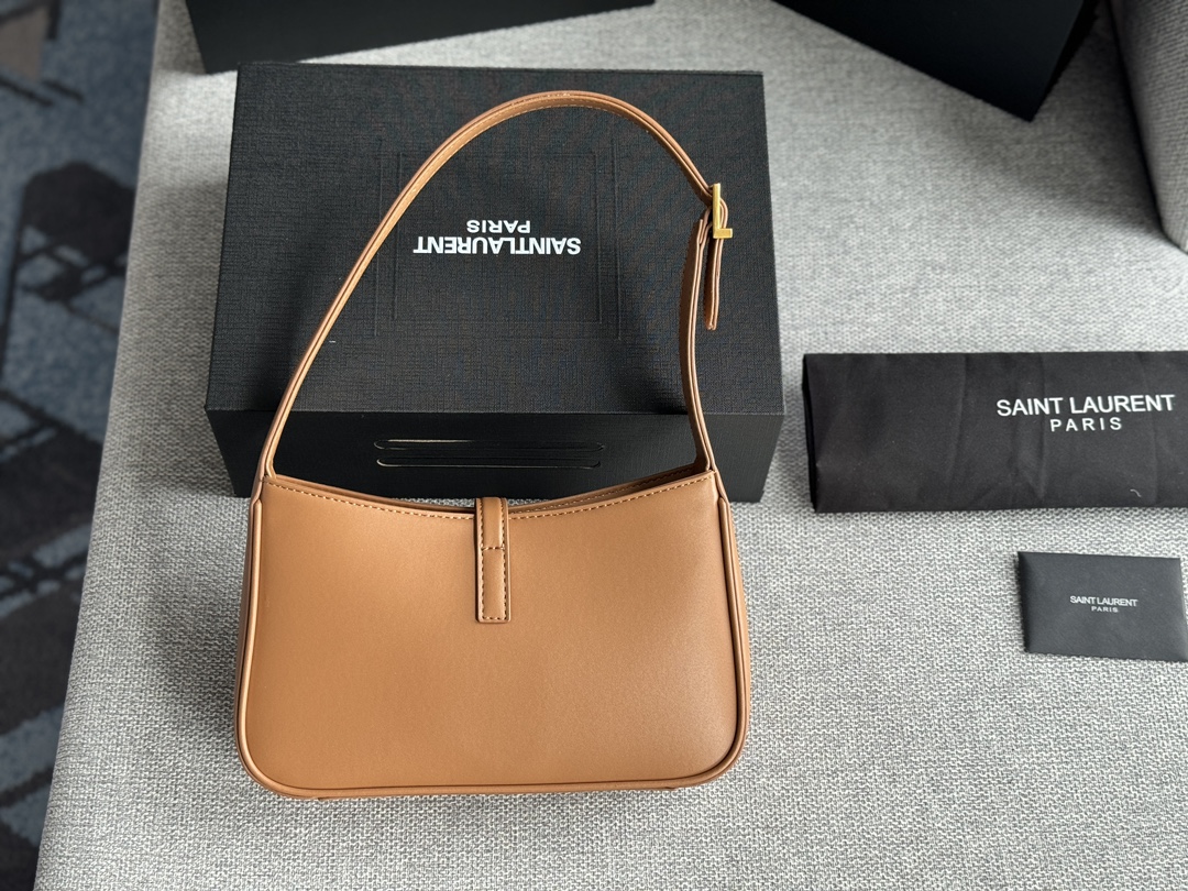 YS-L This is definitely the originator of underarm bag.