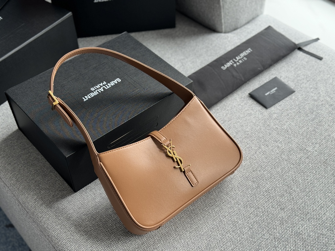 YS-L This is definitely the originator of underarm bag.