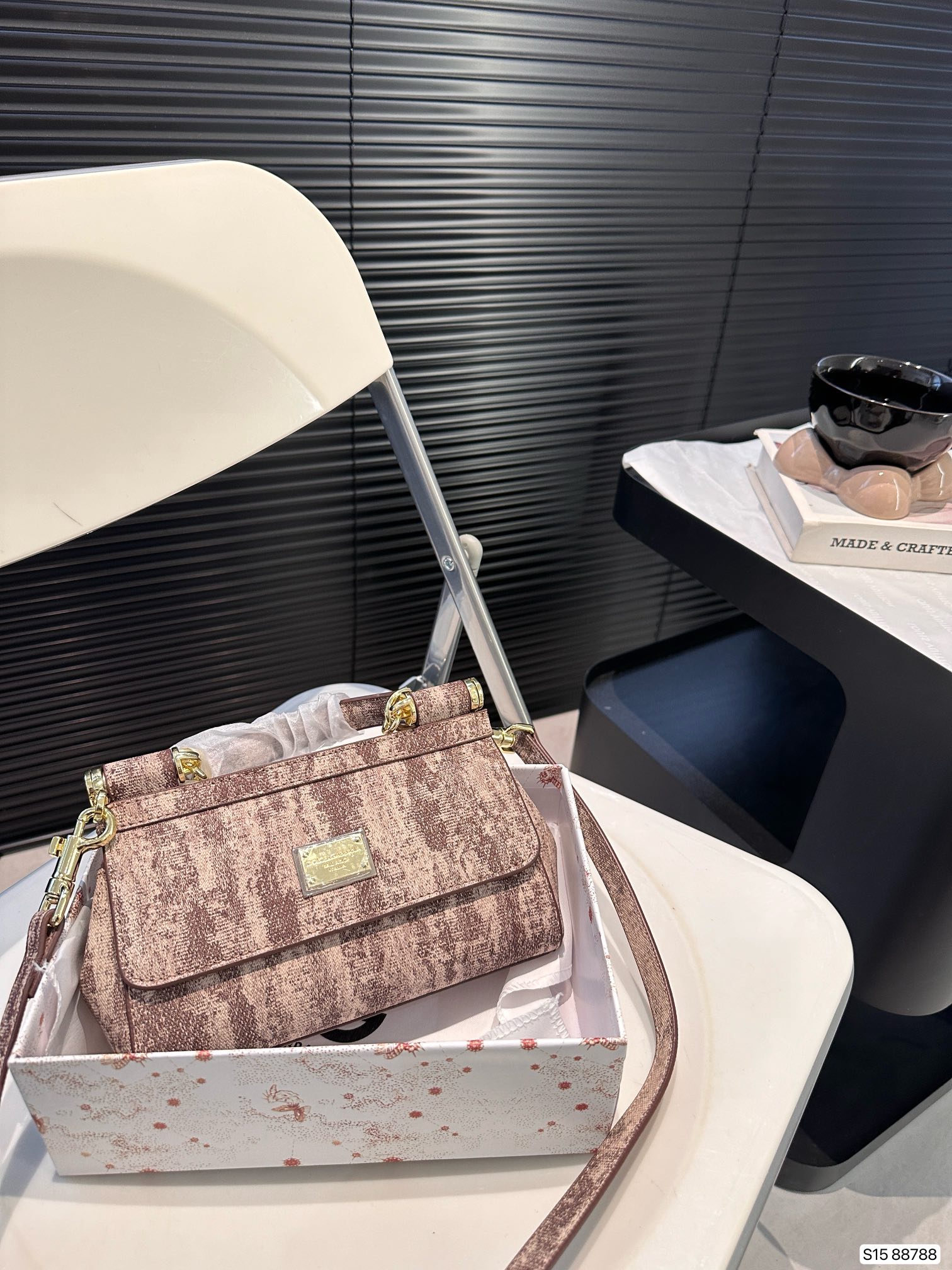 D-G New portable shoulder slung official website latest bag.