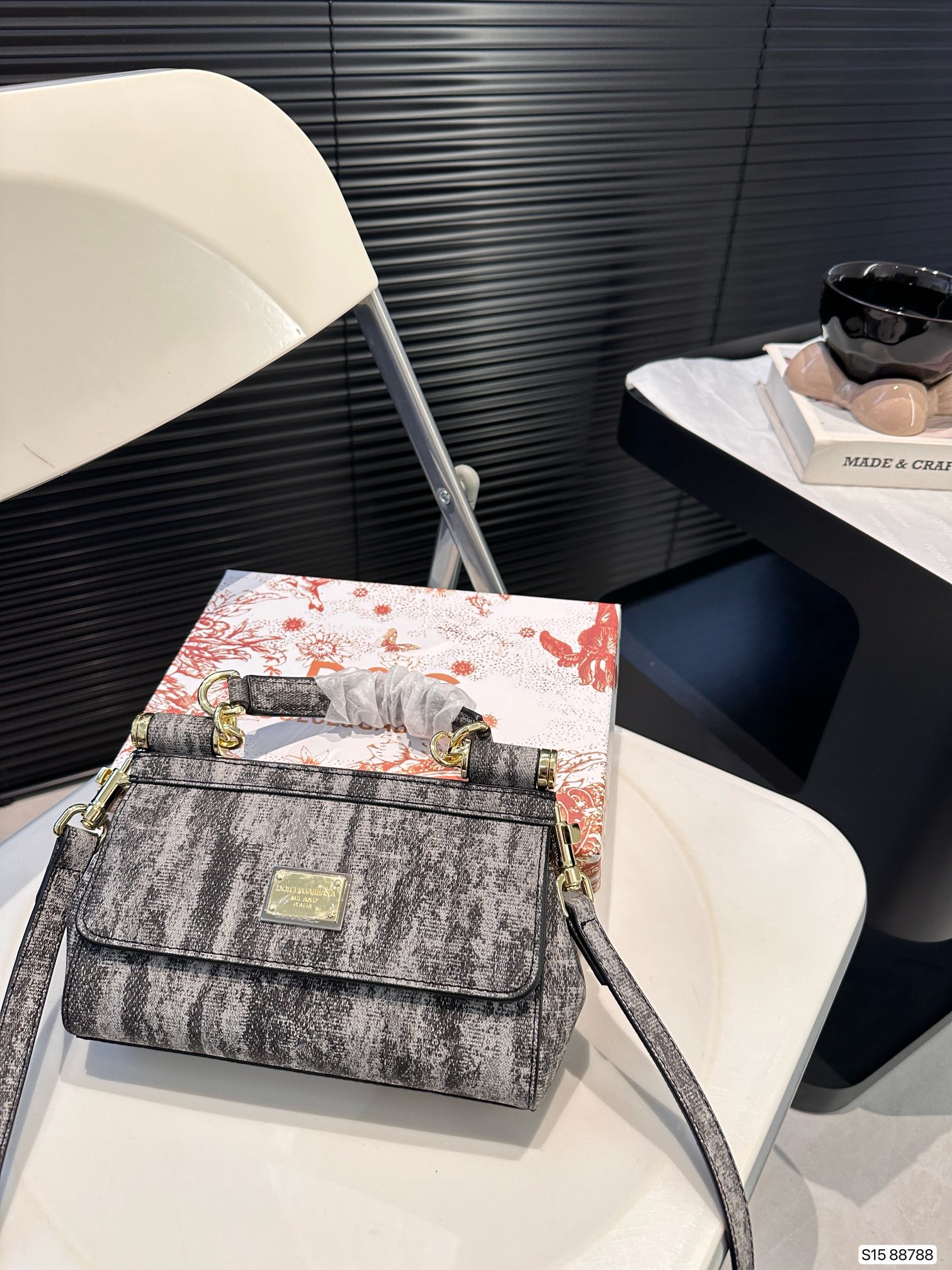 D-G New portable shoulder slung official website latest bag.