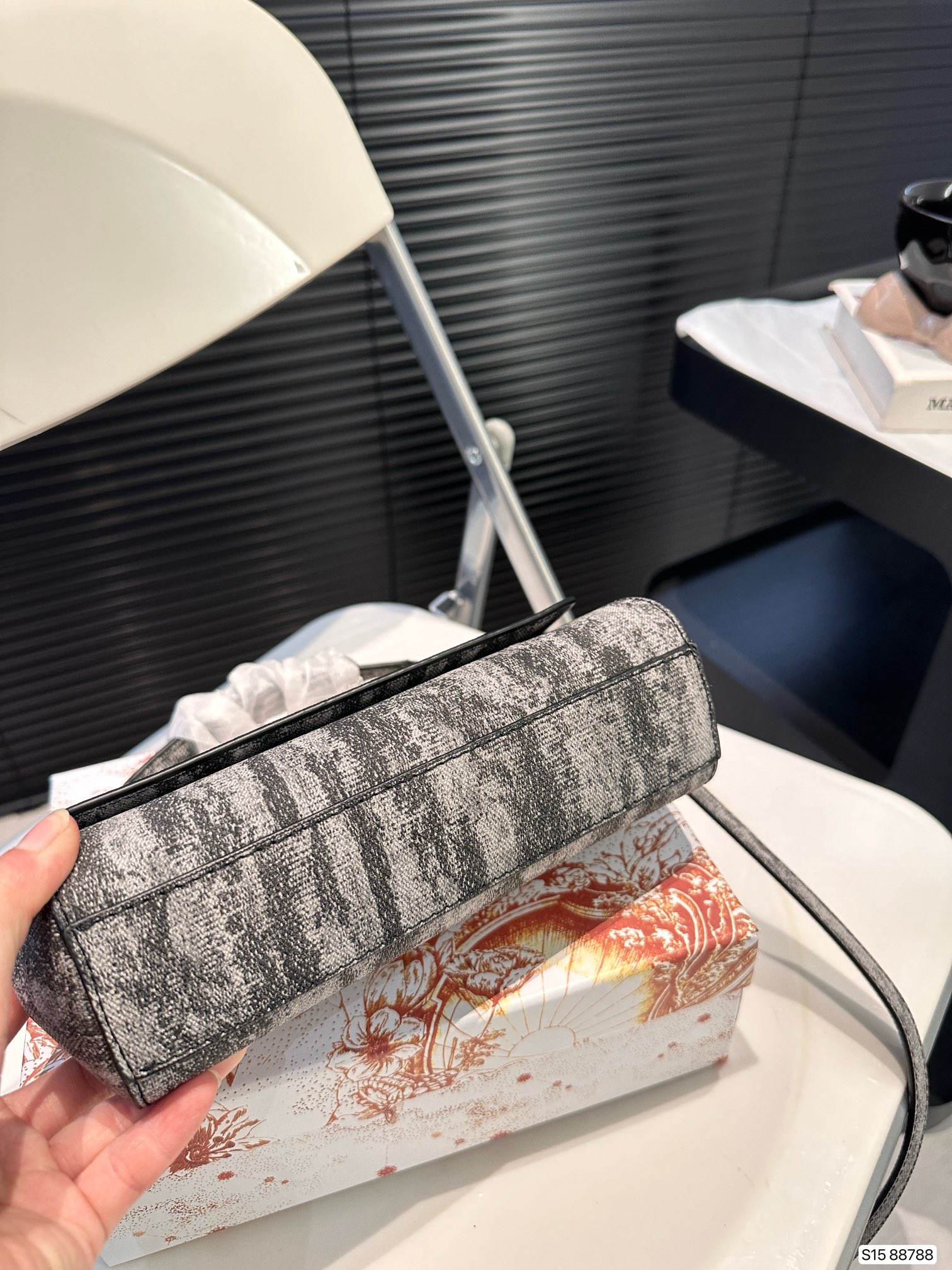 D-G New portable shoulder slung official website latest bag.