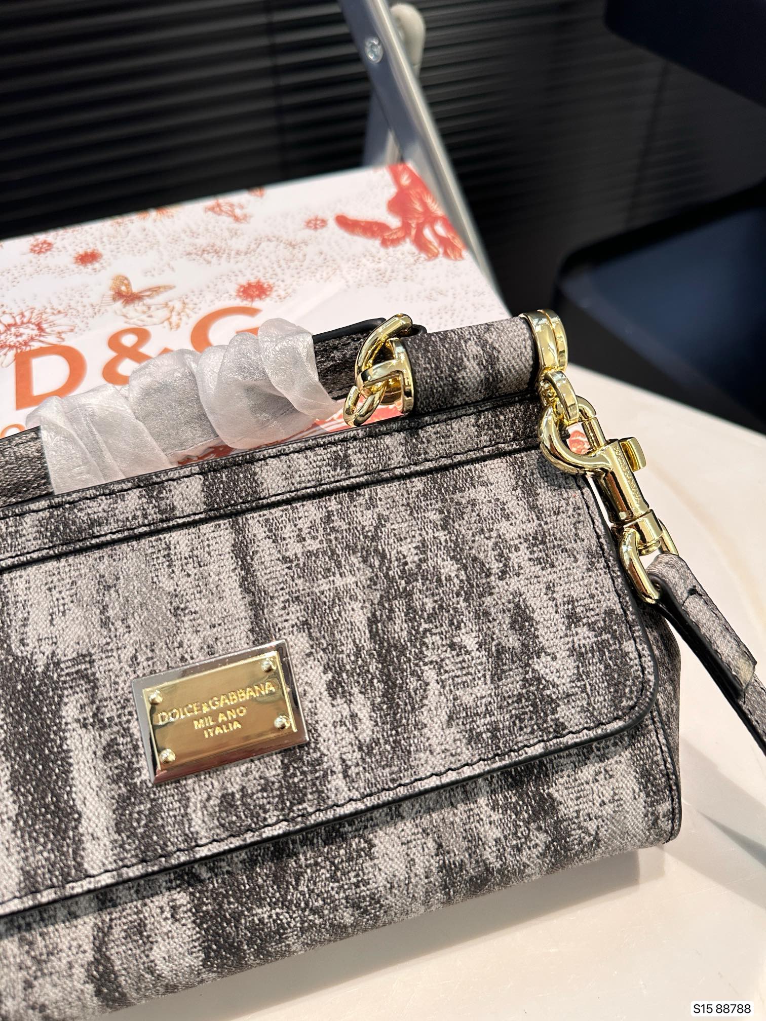 D-G New portable shoulder slung official website latest bag.