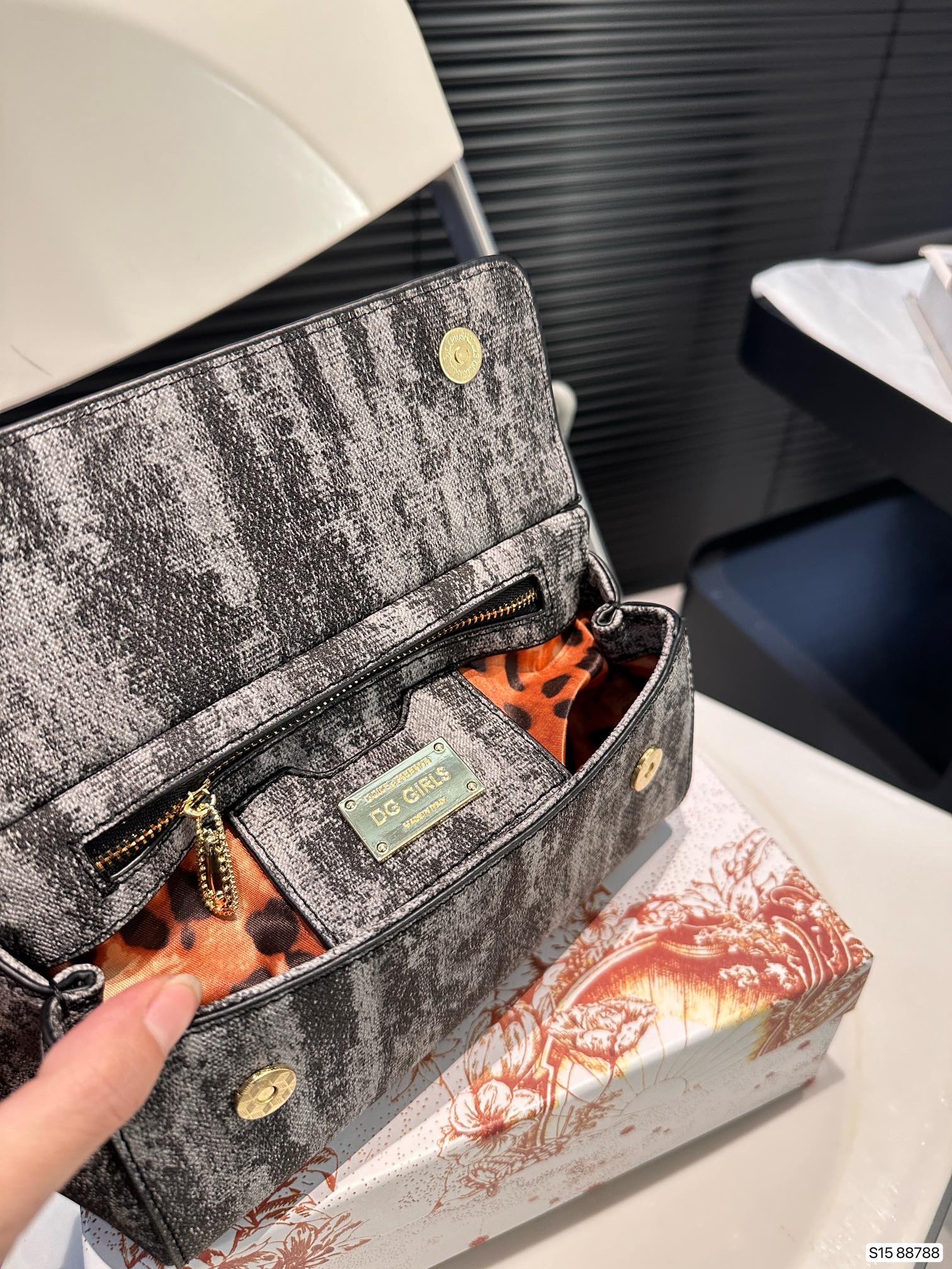 D-G New portable shoulder slung official website latest bag.