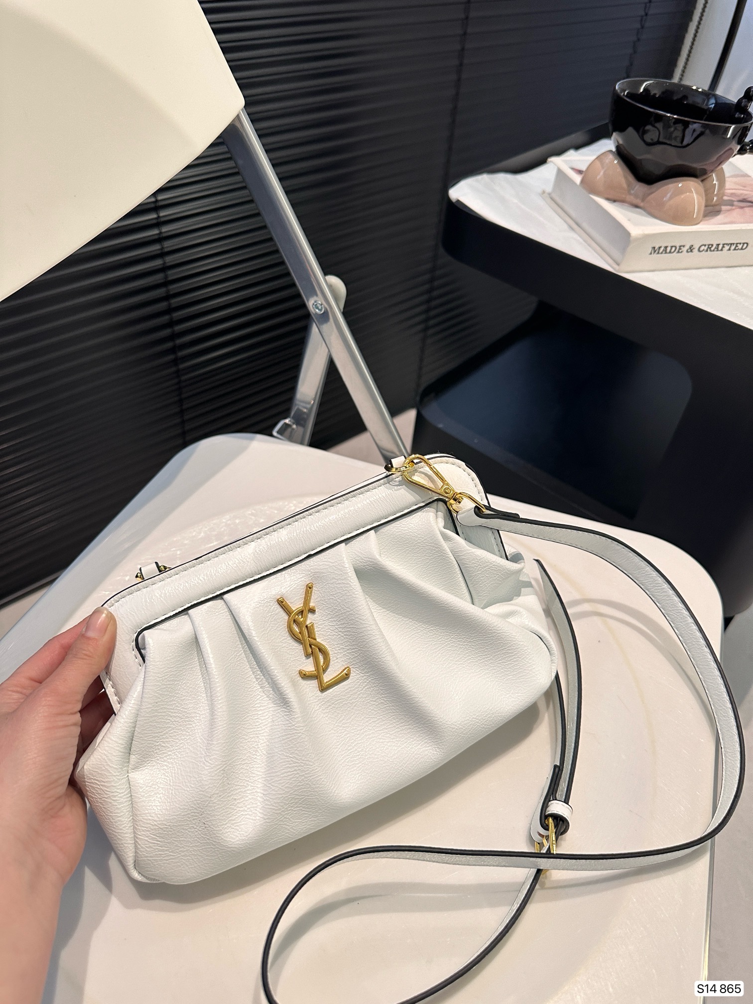 YS-L Very practical and versatile. This one is light and durable.