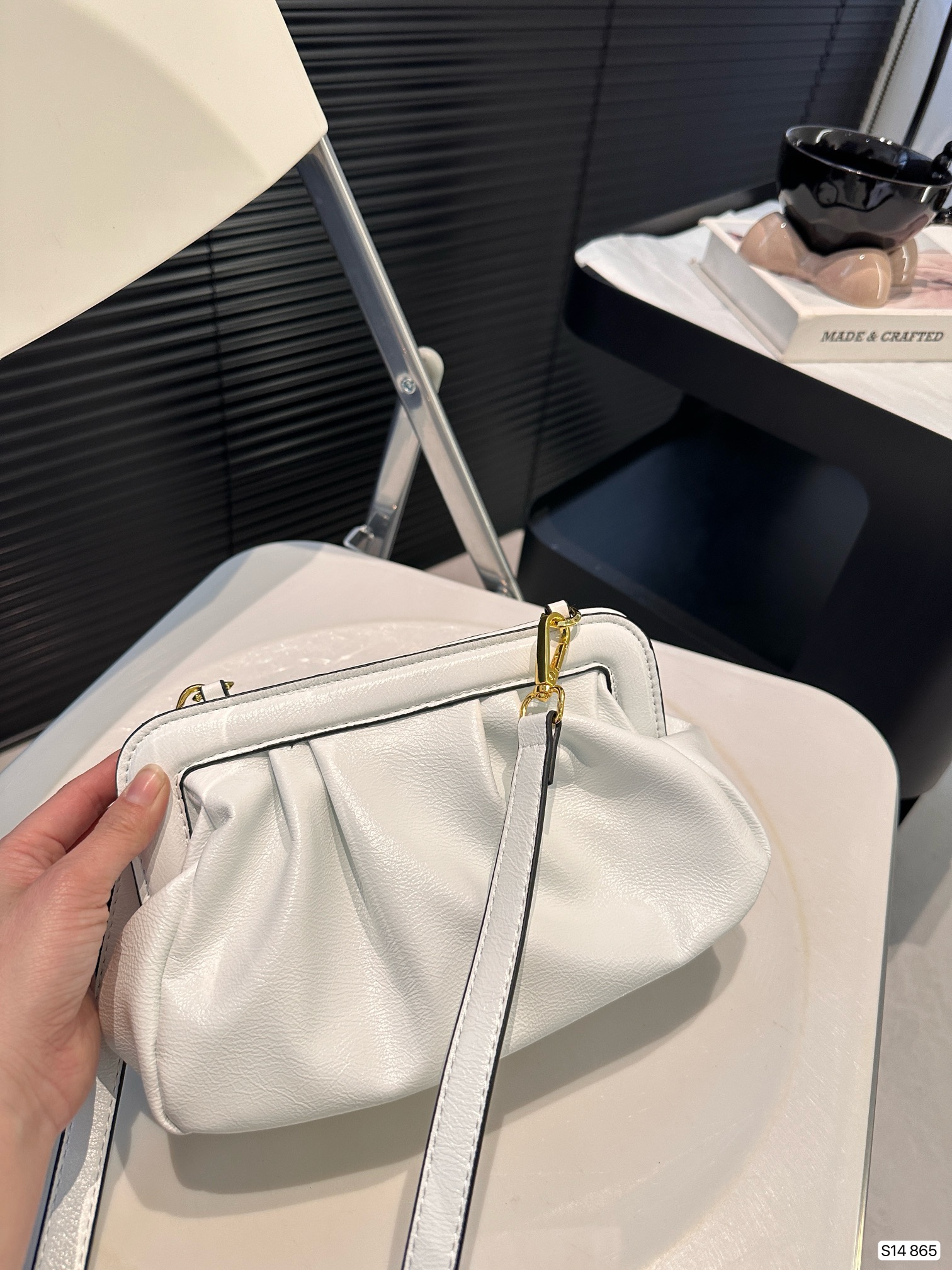 YS-L Very practical and versatile. This one is light and durable.