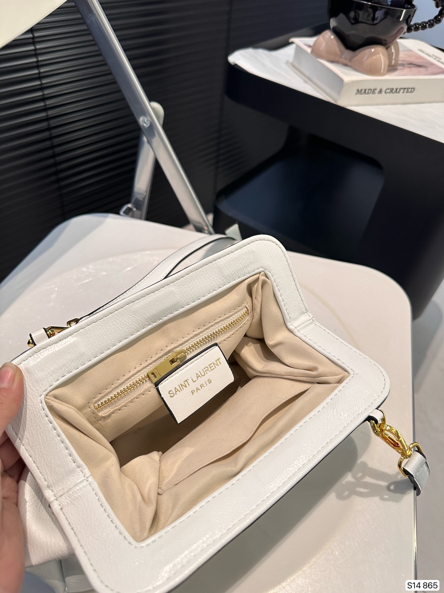 YS-L Very practical and versatile. This one is light and durable.