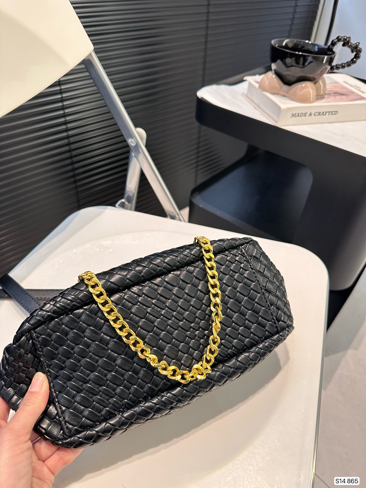 YS-L Very practical and versatile. This one is light and durable.