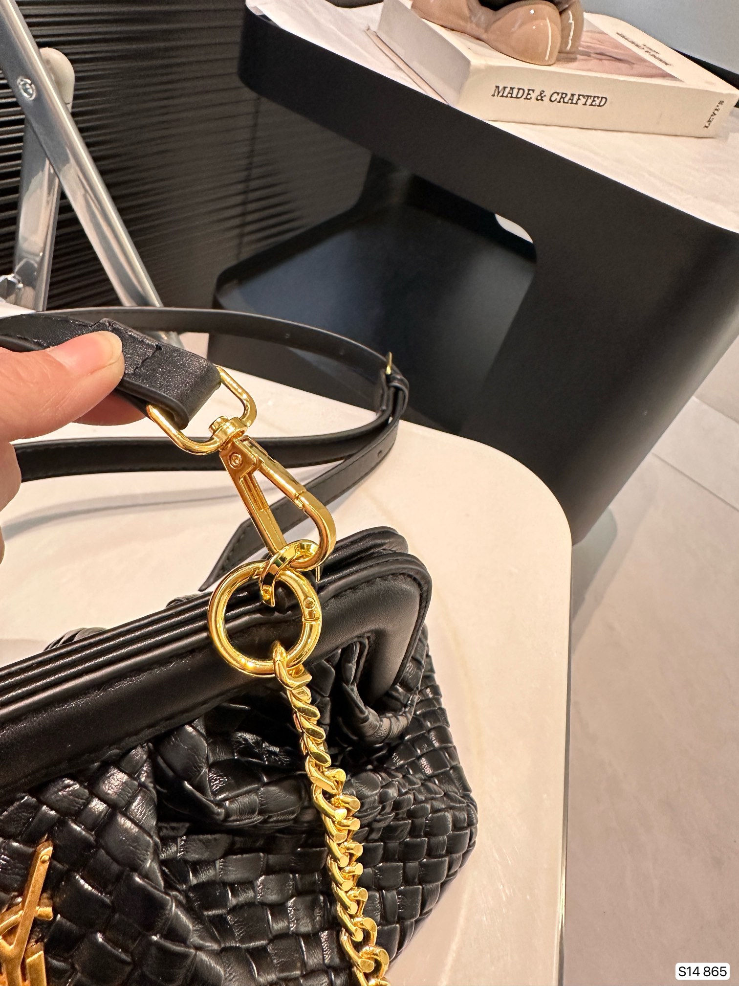 YS-L Very practical and versatile. This one is light and durable.