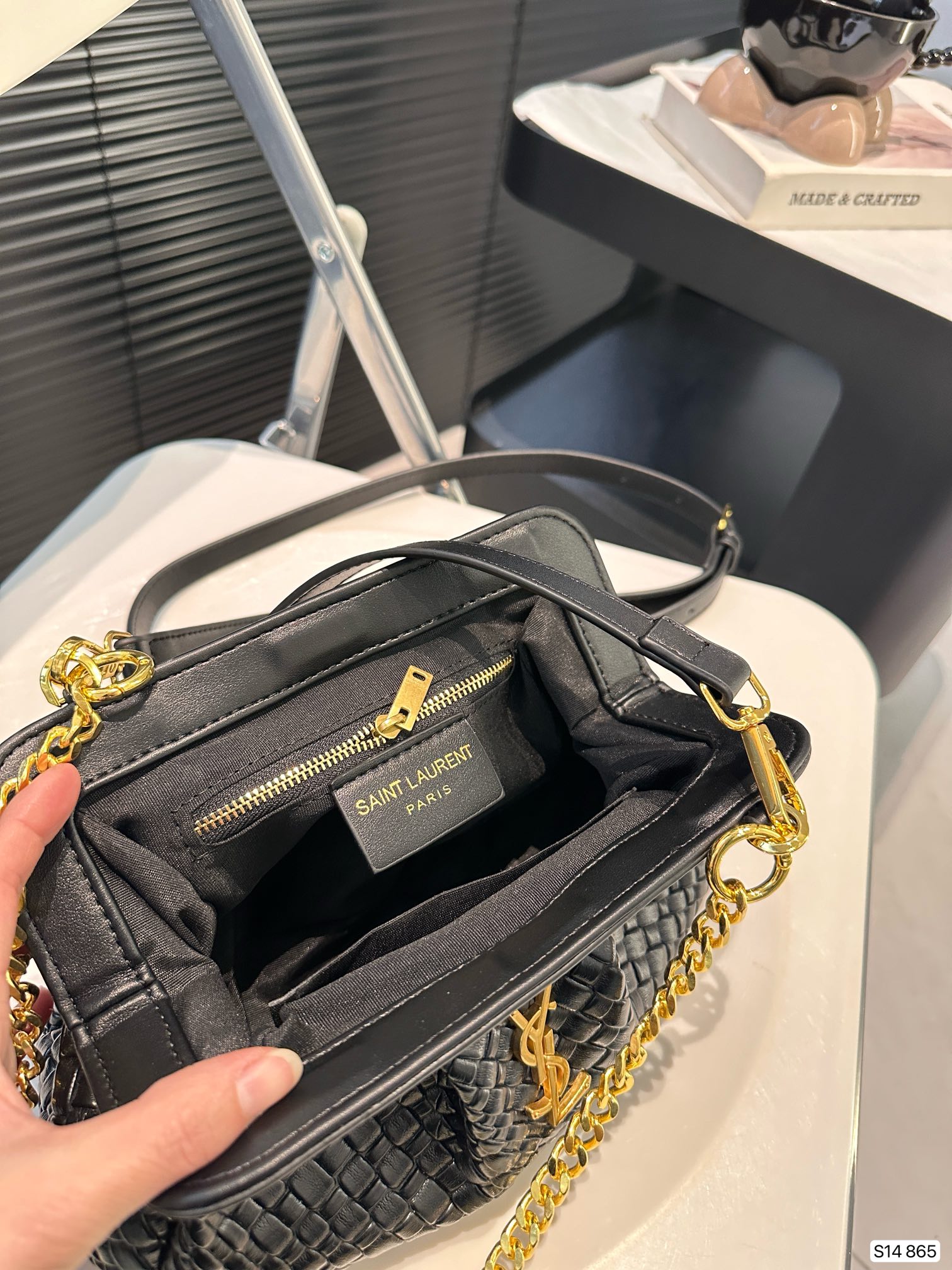 YS-L Very practical and versatile. This one is light and durable.