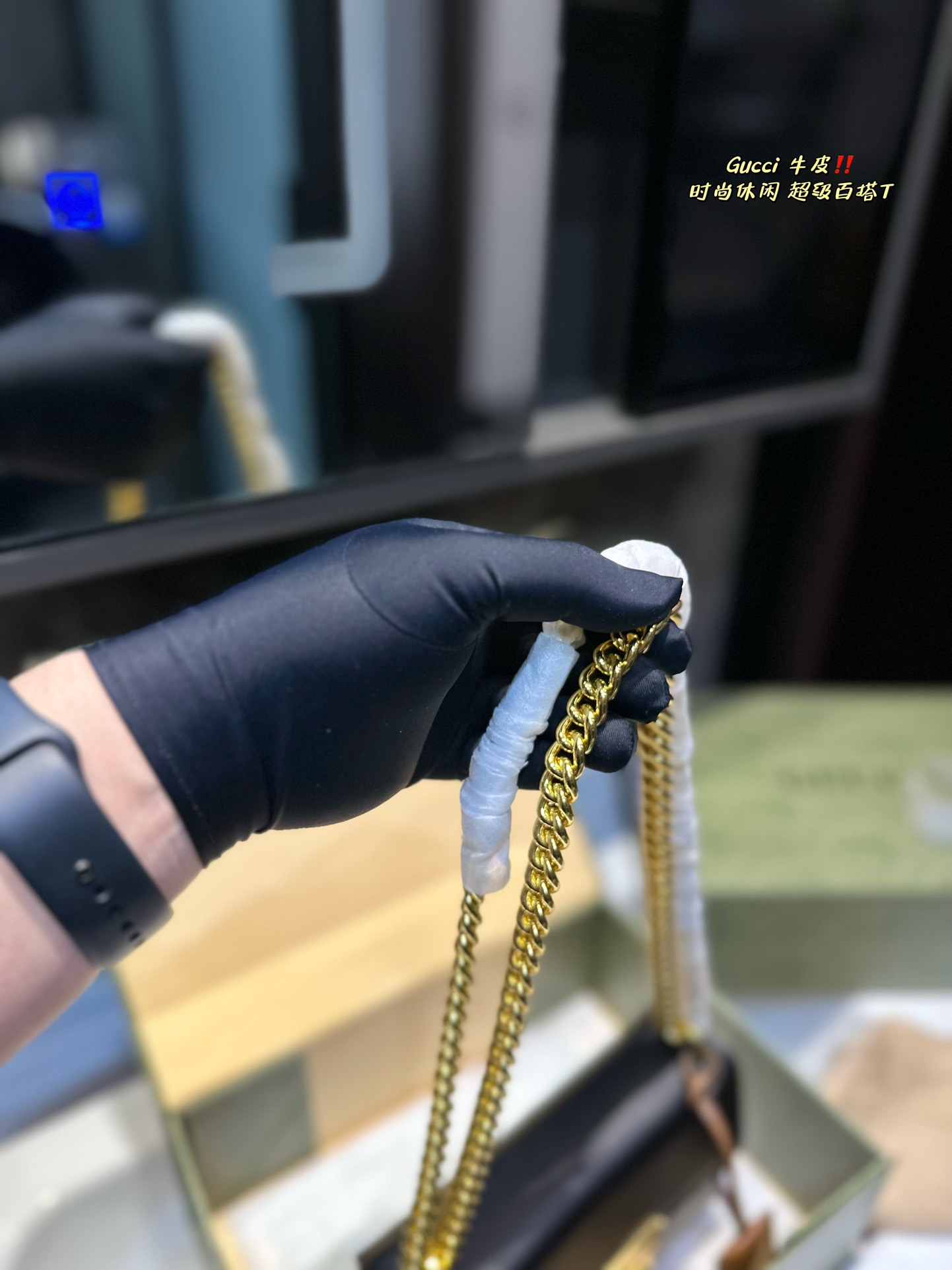 G-G Advanced Moonlight Box shoulder bag, this structured shoulder bag is carefully made of advanced artificial canvas.