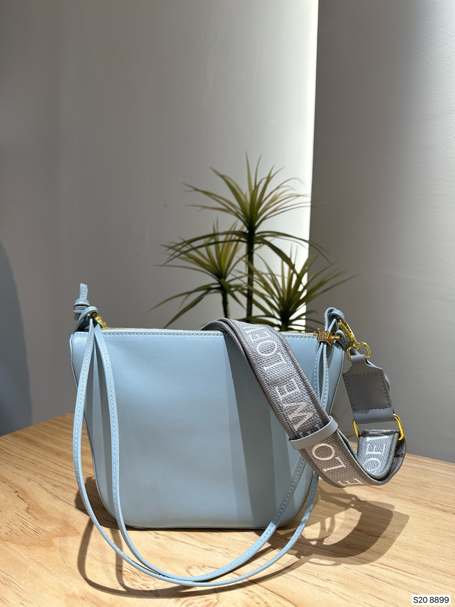 L-E Hobo super lightweight minimalist advanced bag design, Mao Mao pendant, herringbone pattern inside the village.