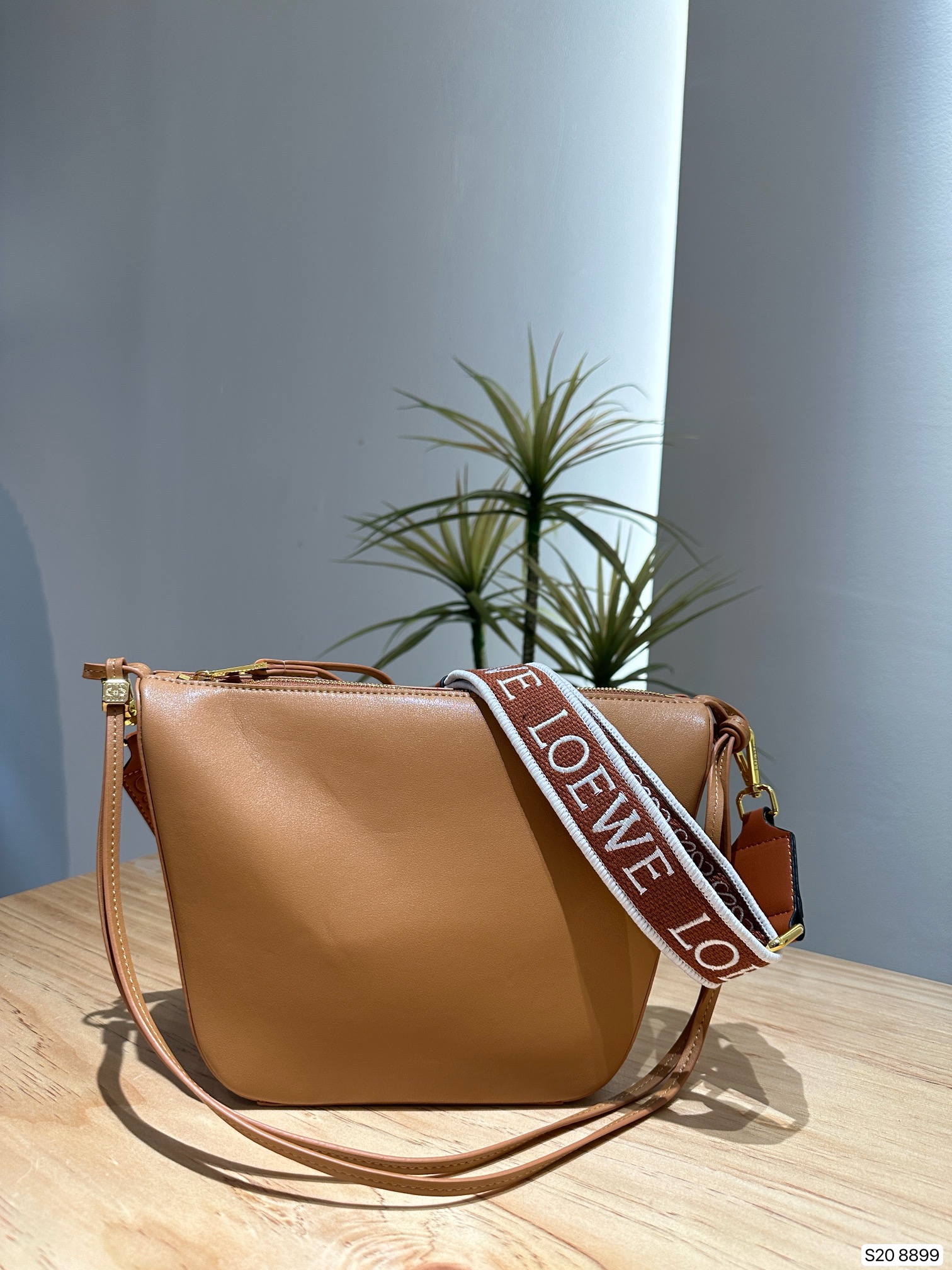 L-E Hobo super lightweight minimalist advanced bag design, Mao Mao pendant, herringbone pattern inside the village.