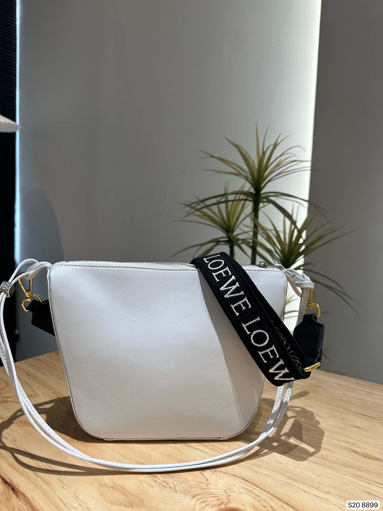 L-E Hobo super lightweight minimalist advanced bag design, Mao Mao pendant, herringbone pattern inside the village.