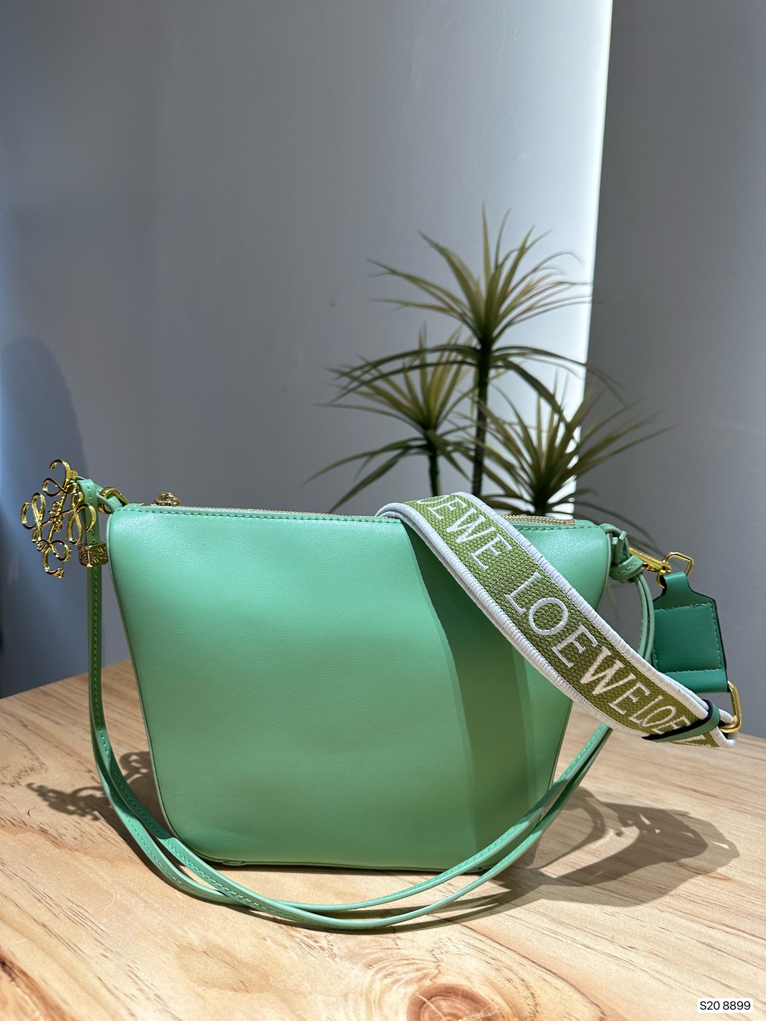 L-E Hobo super lightweight minimalist advanced bag design, Mao Mao pendant, herringbone pattern inside the village.