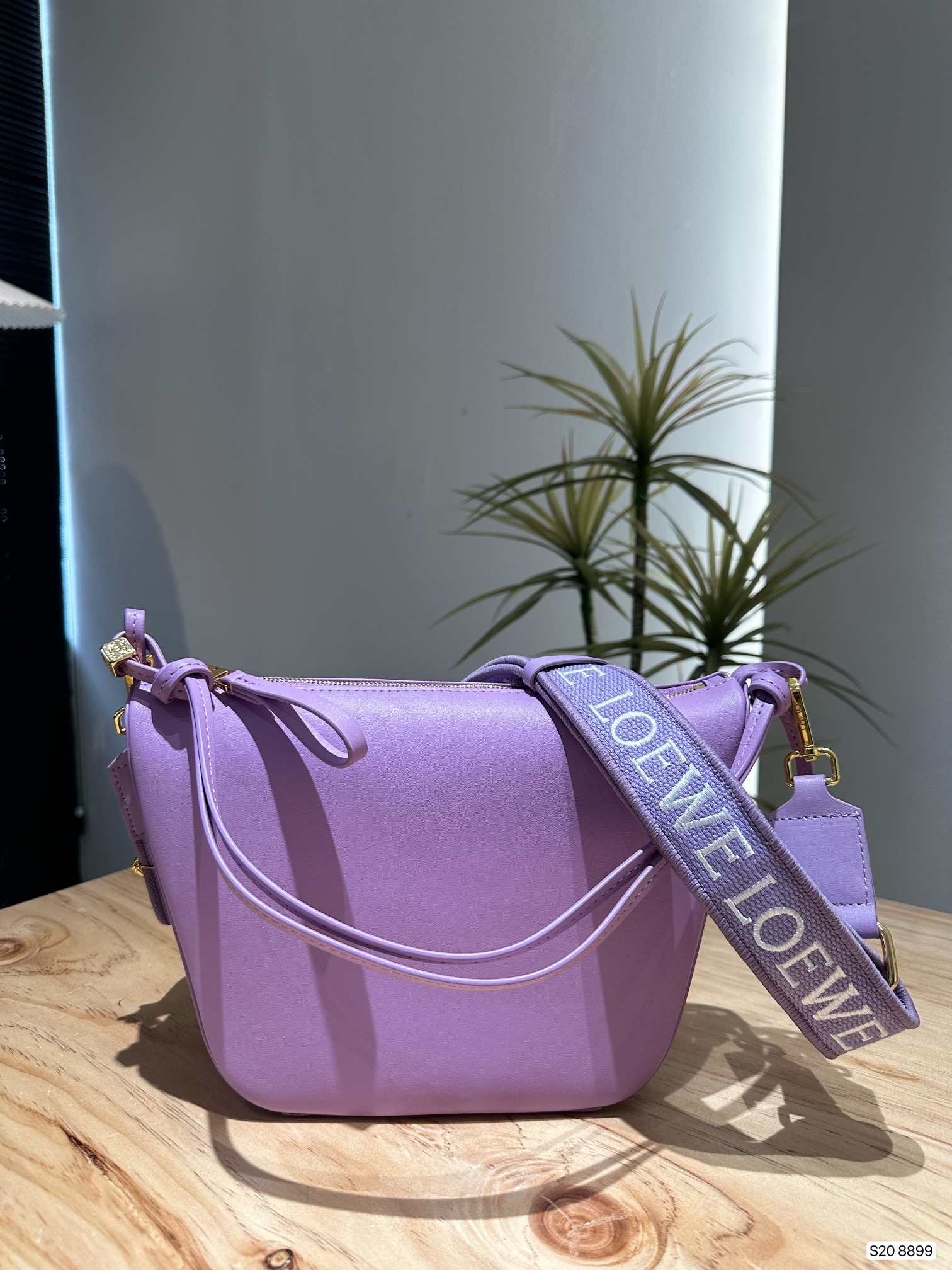 L-E Hobo super lightweight minimalist advanced bag design, Mao Mao pendant, herringbone pattern inside the village.