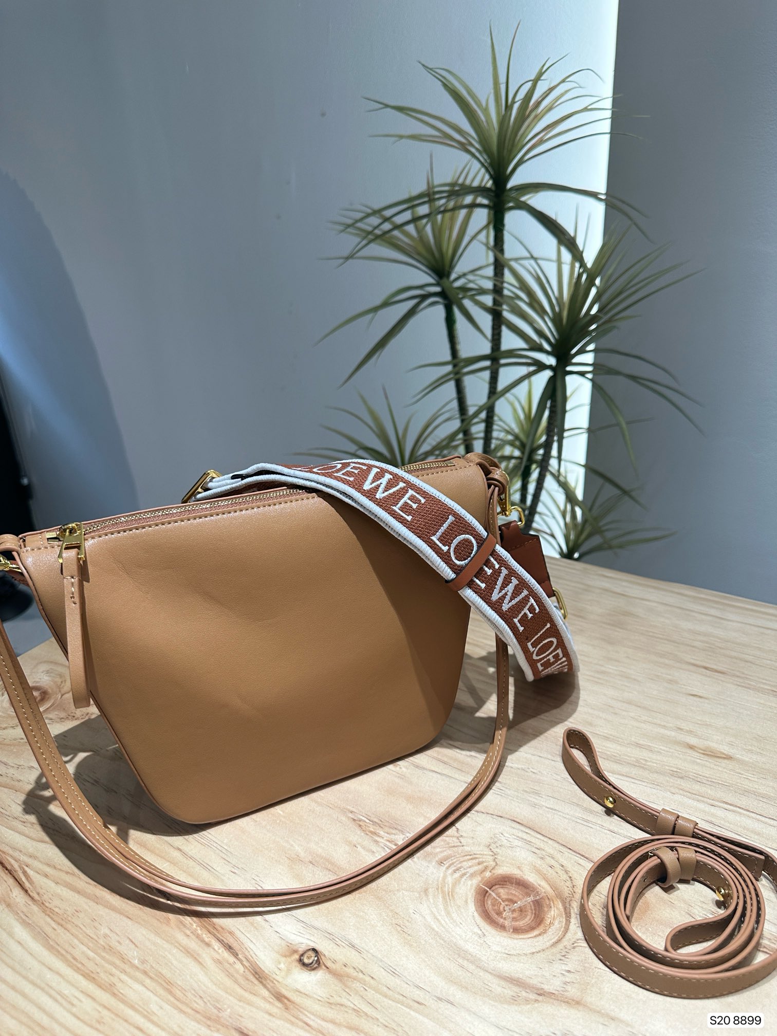 L-E Hobo super lightweight minimalist advanced bag design, Mao Mao pendant, herringbone pattern inside the village.